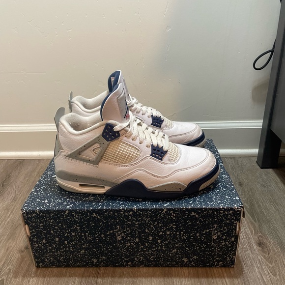 Authentic Men’s 9.5 Air Jordan Retro 4